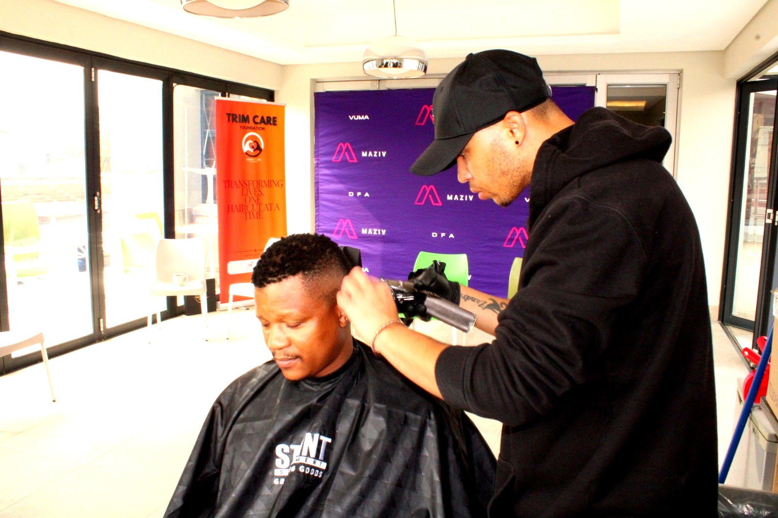 Classic Kings barber at work